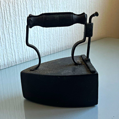 Cast iron flat - flat, iron-shaped