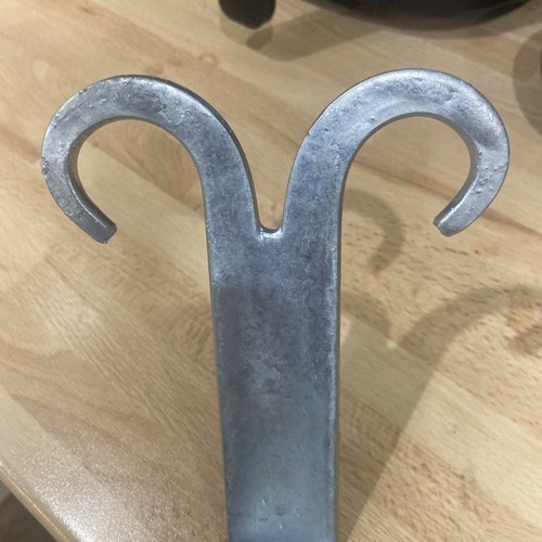 Hip irons double scrolled - double,
